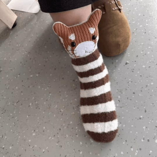 Unisex adult animal house socks with non-slip grip, offering cozy warmth and home comfort.