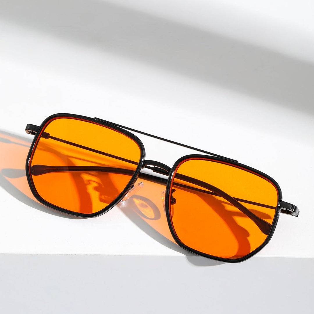Summer-ready unisex eyewear with superior UV protection. These stylish sunglasses are perfect for the beach.