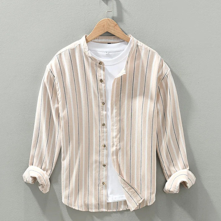 Men's casual short sleeve summer shirt, super lightweight with a trendy striped collar for comfort.