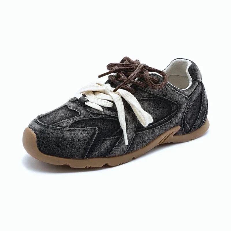 Fashionable men's double lace sneakers in modern style, ideal for casual outfits and everyday comfort.