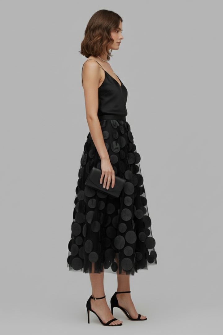 Versatile women's polka dot full midi skirt with elastic waist, suitable for many occasions.