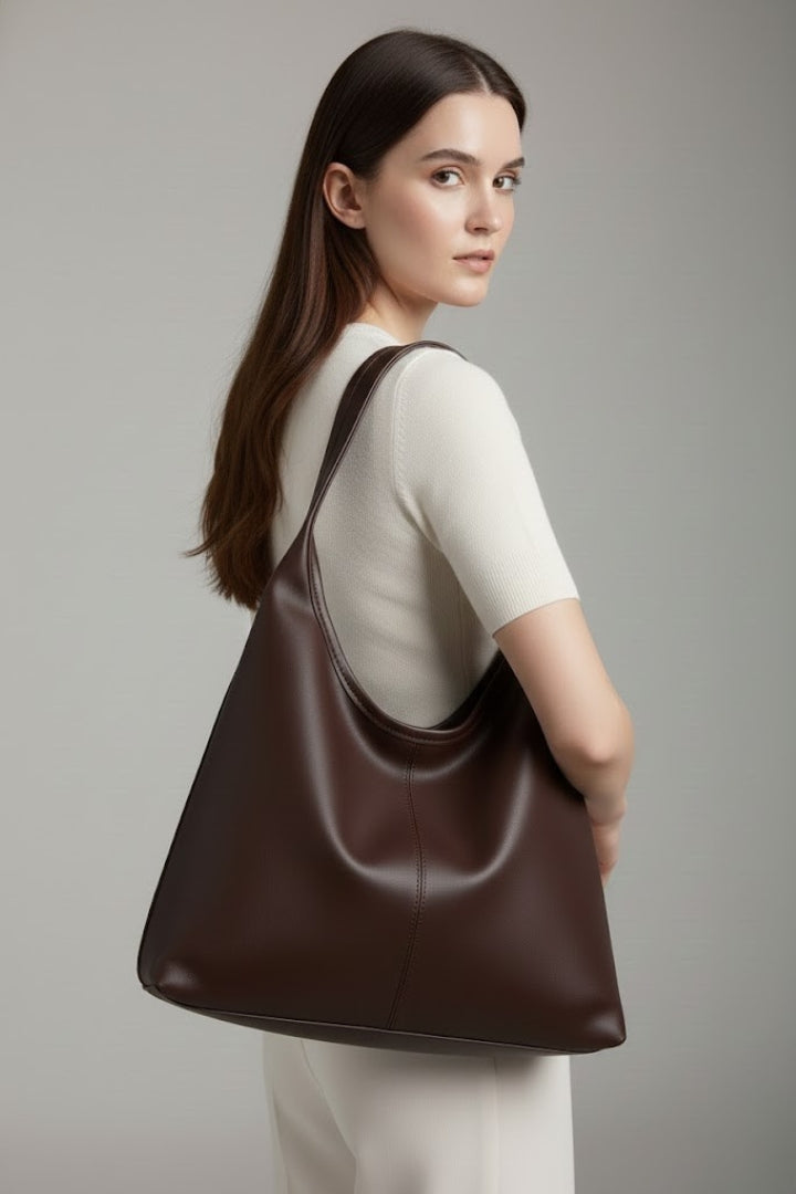 Versatile Women's Handbag, chic everyday accessory & shoulder bag. Secure and spacious design.