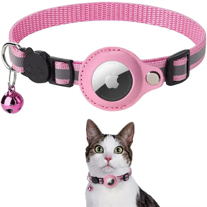 Zoomed view of the sturdy quick release mechanism on a cat safety collar