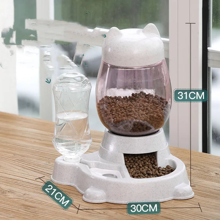 Automatic pet feeder with cute cat design, ensuring easy meal times for cats and kittens.
