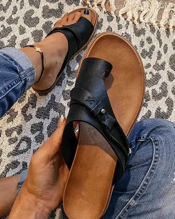 Women's summer sandals: chic, comfortable, and supportive, ideal for all-day wear.