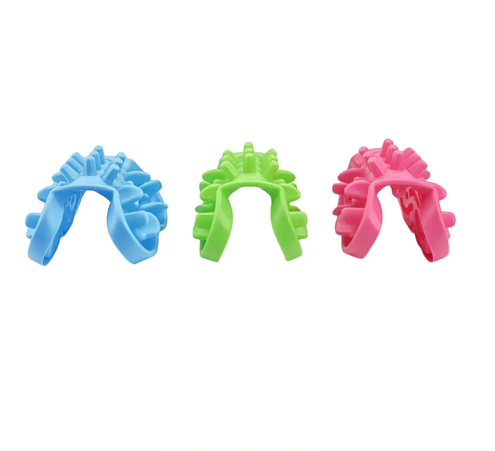 Slow feeding dog bowl with attractive bone design, good for all dog breeds