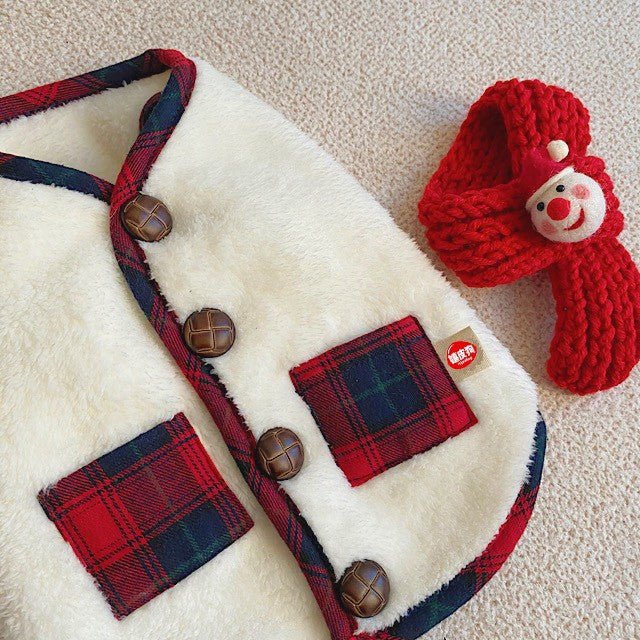 Warm dog clothing: Plaid fleece vest and matching scarf set for ultimate pet winter comfort.