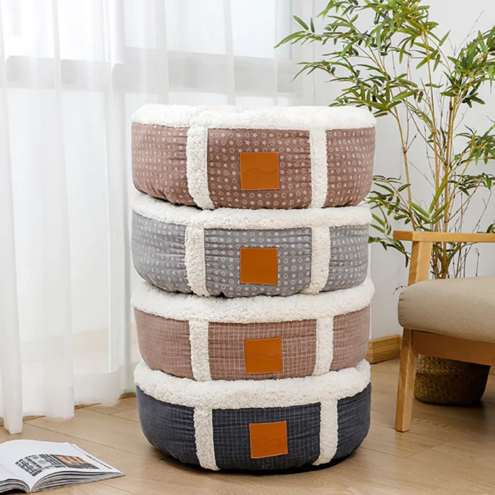 Soft, round pet bed for small pets; a calming solution for dogs and cats.