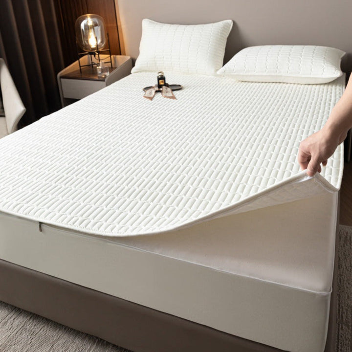 Antibacterial & waterproof mattress protector with a zippered full enclosure for ultimate hygienic sleep protection.