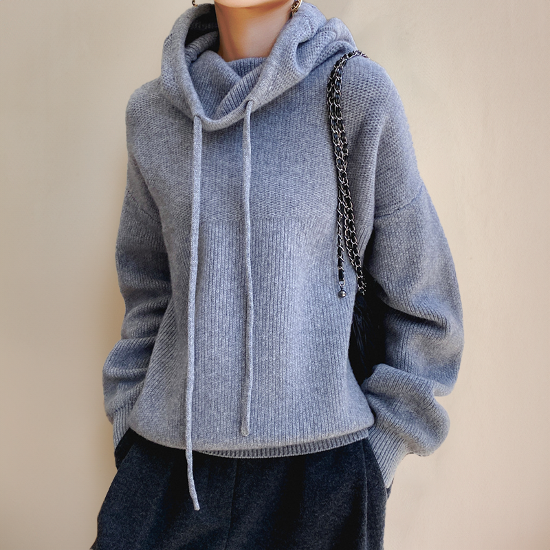 Chic women's turtleneck sweater, elegant long sleeve top for versatile everyday fashion. New arrival, classic style.