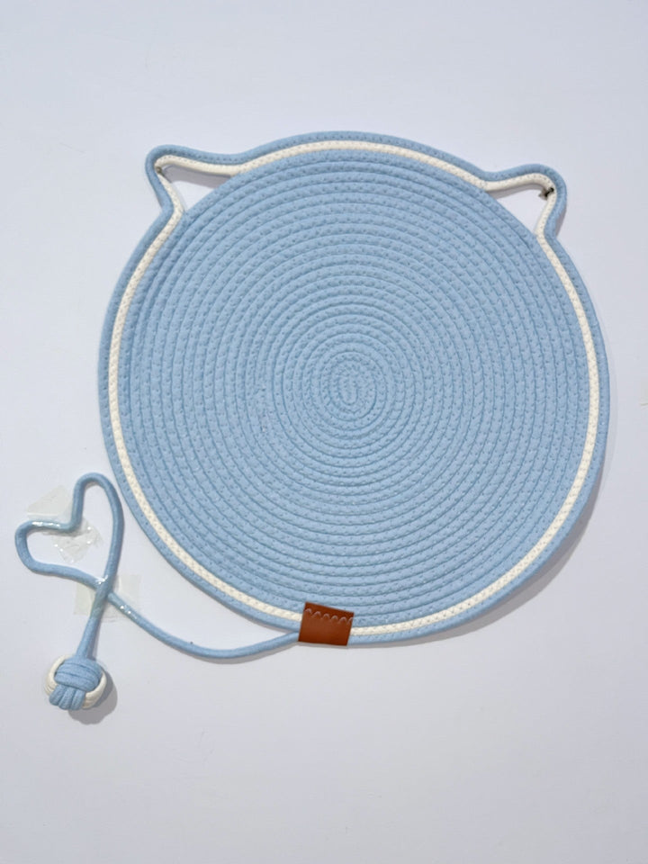 Cat using the scratching mat & lounge pad, highlighting its effectiveness for claw care.