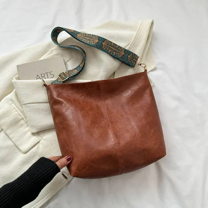 Brown vintage style women's shoulder bag. A versatile everyday cross-body satchel, chic retro fashion accessory.