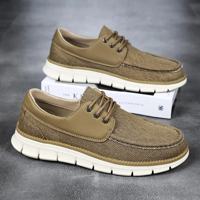 Soft men's slip-on loafers, ensuring everyday comfort. Essential casual footwear for stylish men's spring/summer outfits.