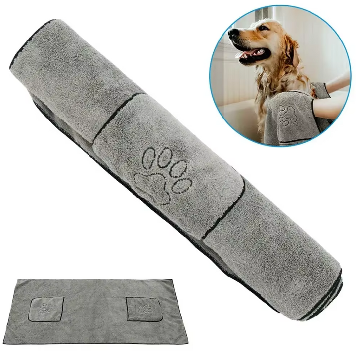 Gray pet towel for dogs and cats, made of microfiber for quick drying and effective pet care.