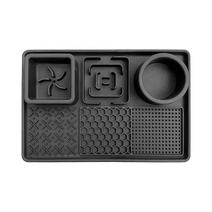 Green silicone pet slow feeder bowl and licking mat for healthy dog or cat eating, stress relief