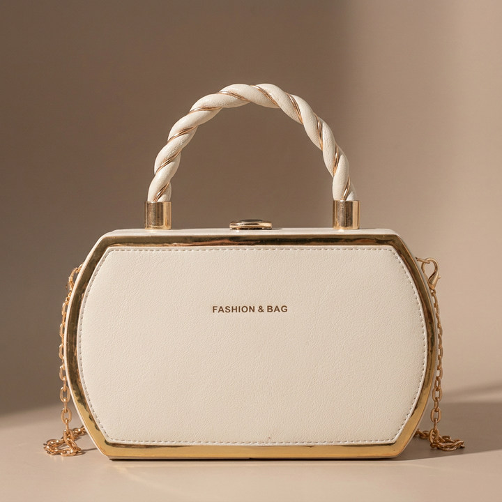 Women's classic vintage shoulder bag, an elegant and versatile everyday fashion accessory.