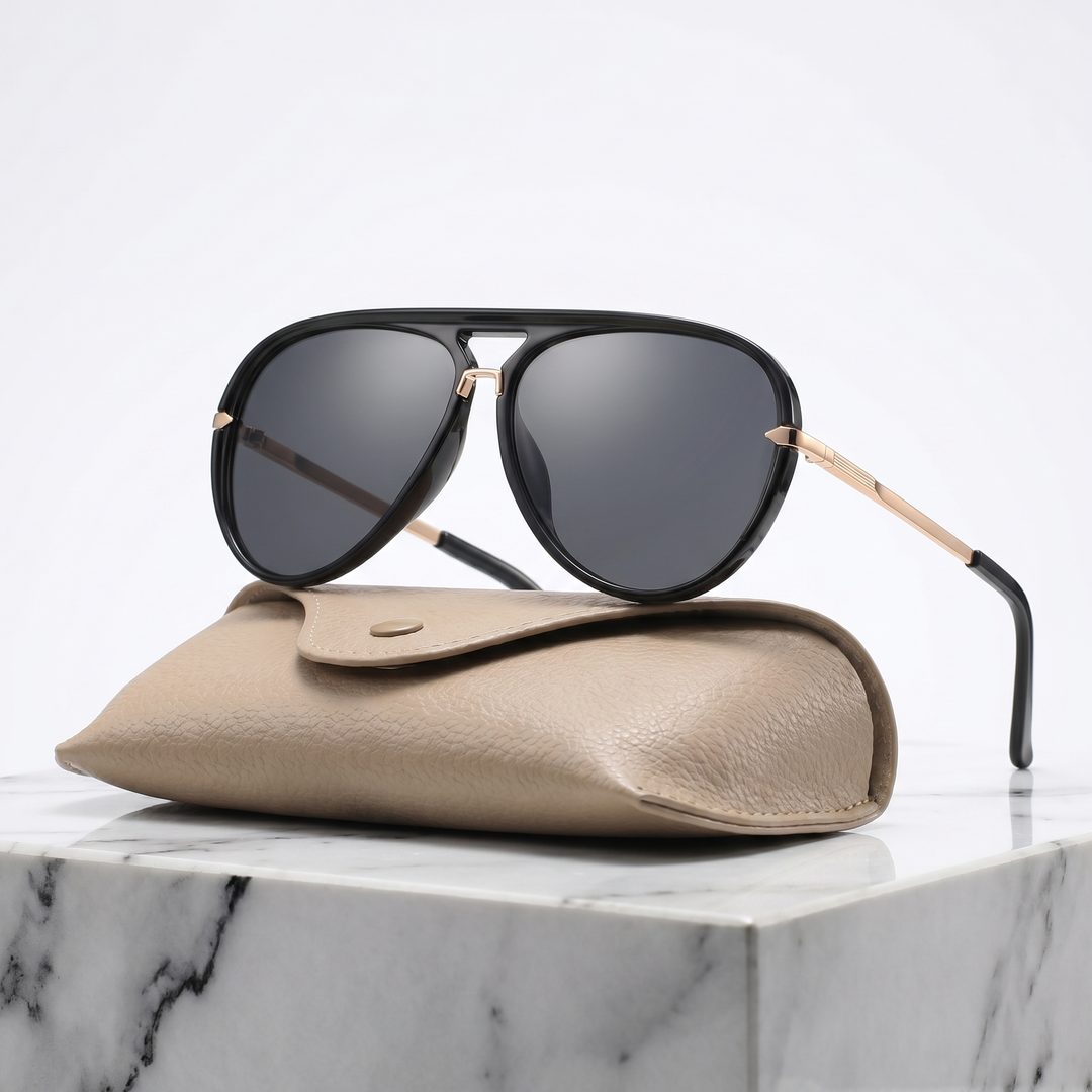 Unisex vintage pilot sunglasses, perfect for outdoor activities with reliable UV400 eye protection.