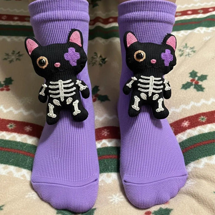 Animal house socks with non-slip sole, designed for cozy comfort and warmth, suitable for adults.