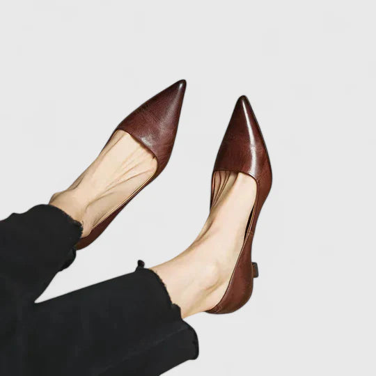 Stylish women's pointed toe kitten heel in a classic design, versatile for professional or formal occasions.