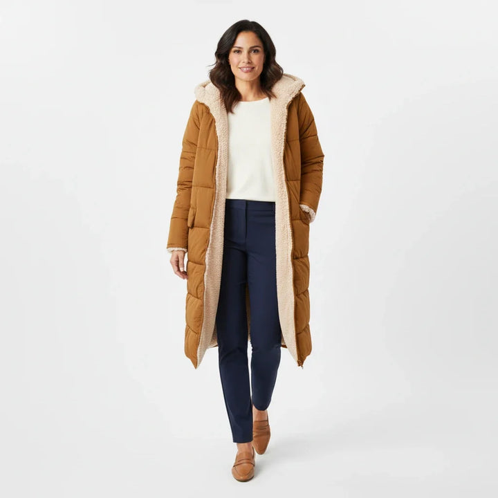 Cozy women's oversized puffer coat with hood, ideal for cold weather.