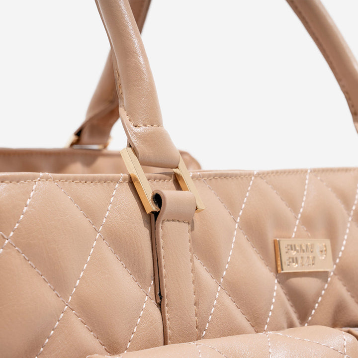 Red large pet travel bag, ideal for car trips, ensuring dog and cat safety and comfort