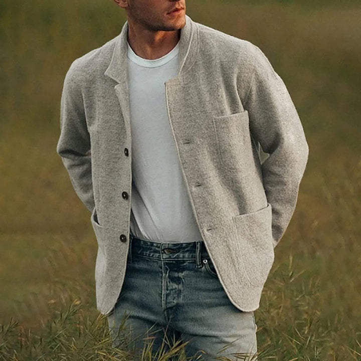 Breathable men's structured blazer, perfect for versatile men's fashion.