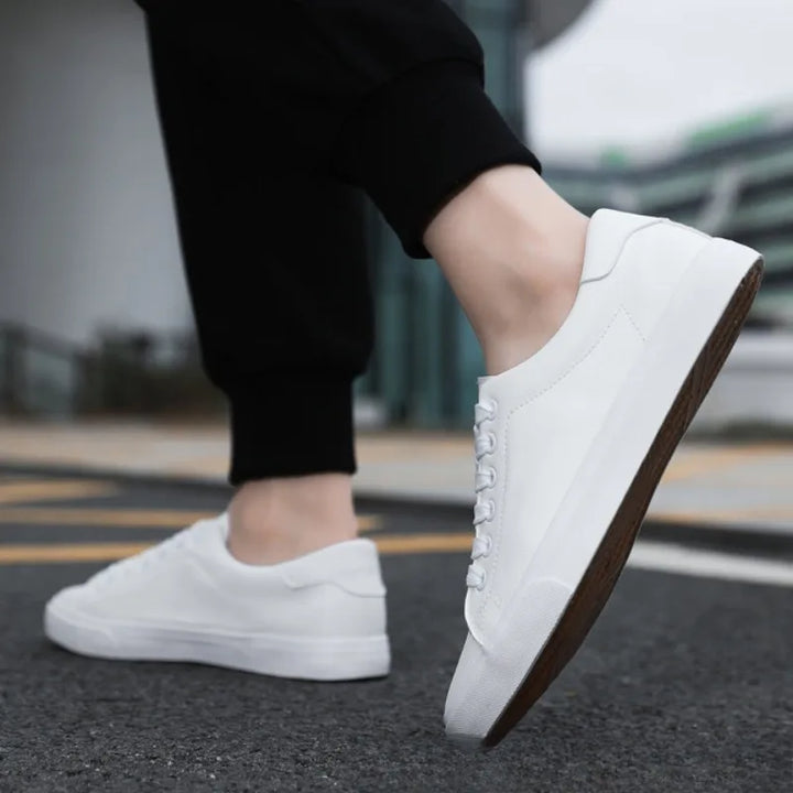 Comfortable men's athletic casual low-top lace-up sneakers, ideal for daily walking and versatile wear.