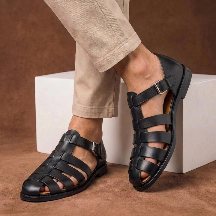 Casual men's fisherman sandals with protective closed toe & buckle strap, offering comfortable support for daily wear.
