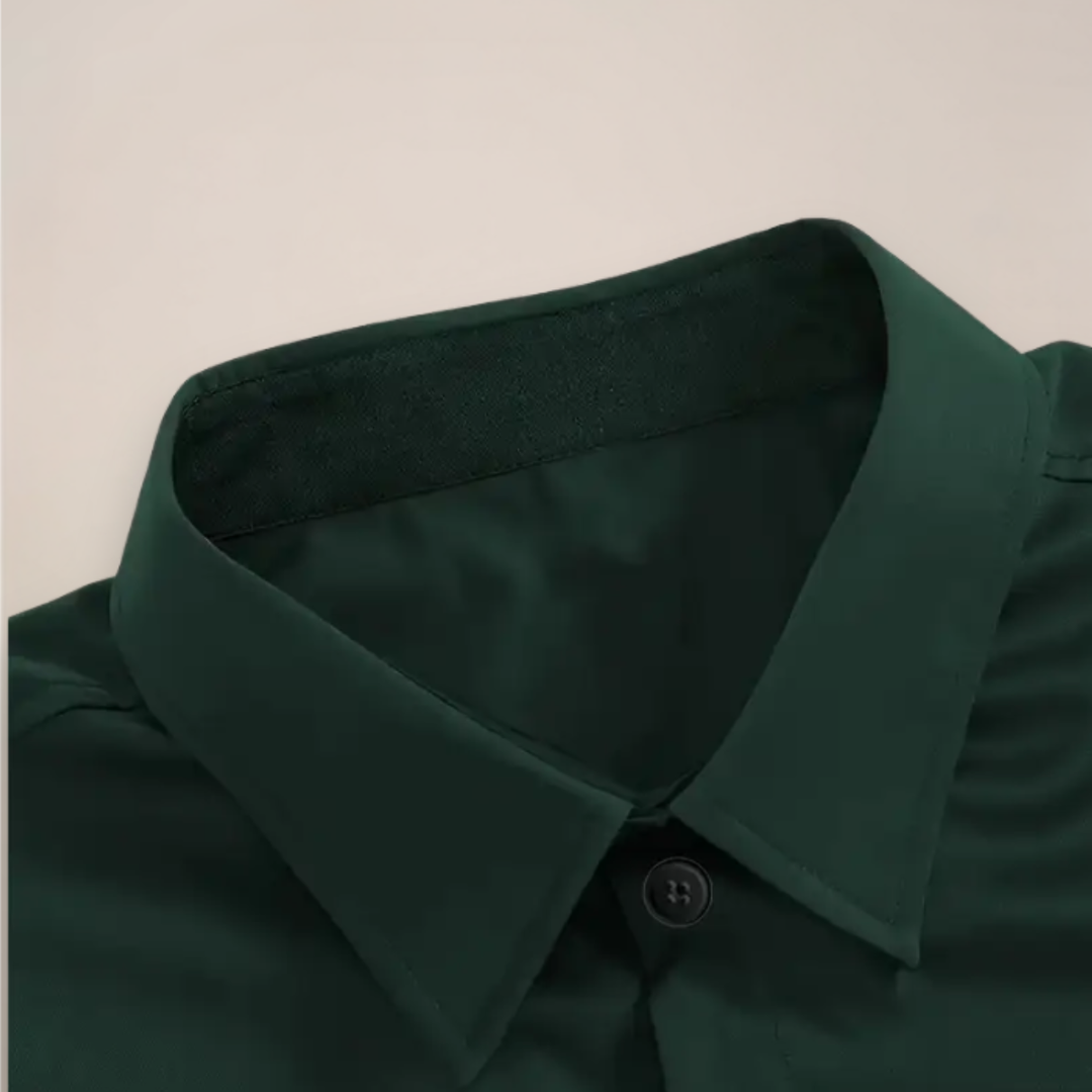 Sharp men's long sleeve slim-fit shirt with pointed collar, an essential versatile top for any occasion.