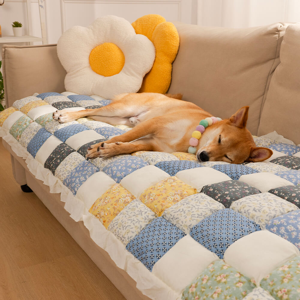 Versatile non-slip cotton sofa protector for pets, protecting furniture from wear & tear