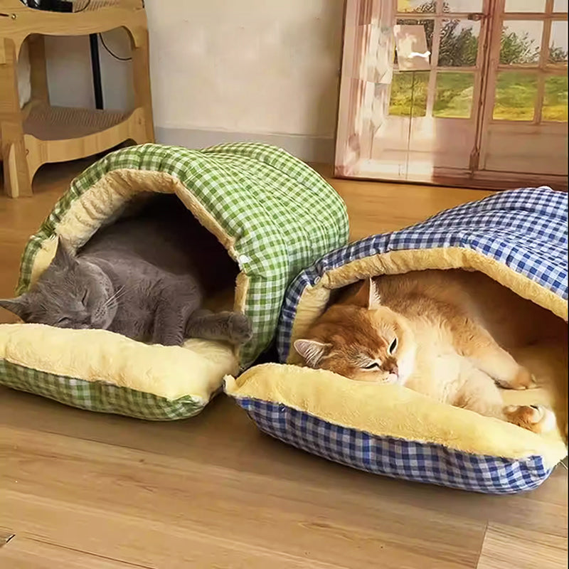 Warm winter pet bed, enclosed cave design in plush material for feline comfort