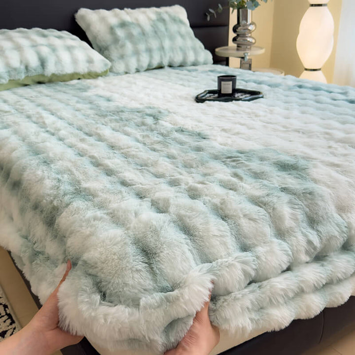 Easy care warm sheet: faux fur mattress protector adding home comfort