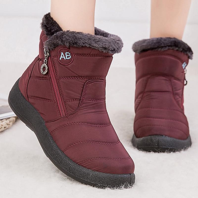 Stylish women's winter boots, perfect for everyday walking and outdoor activities.