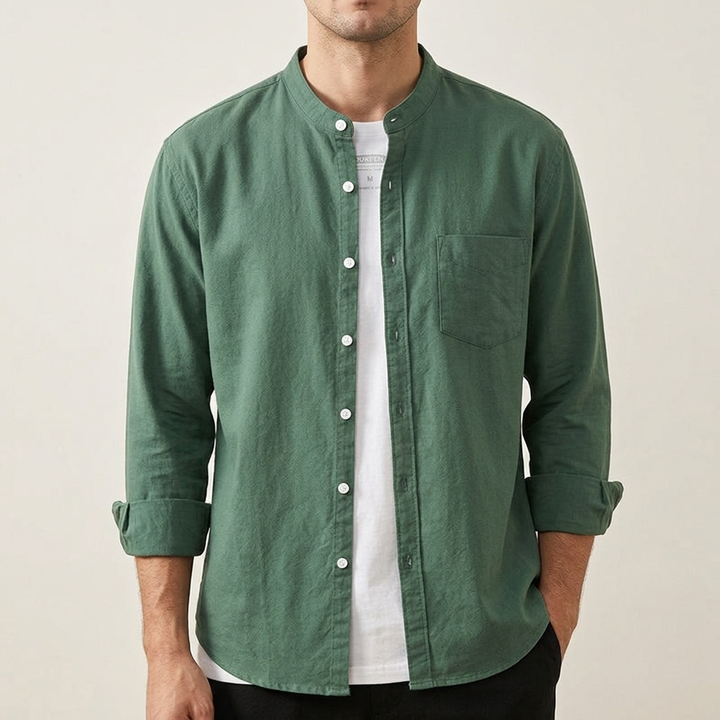 Green men's versatile button-up long-sleeve shirt, perfect for everyday style and classic menswear.