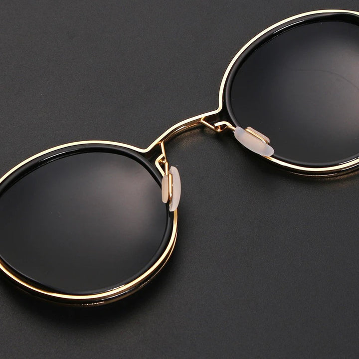 Trendy unisex round polarized sunglasses, perfect for sun protection. Features metal temples.