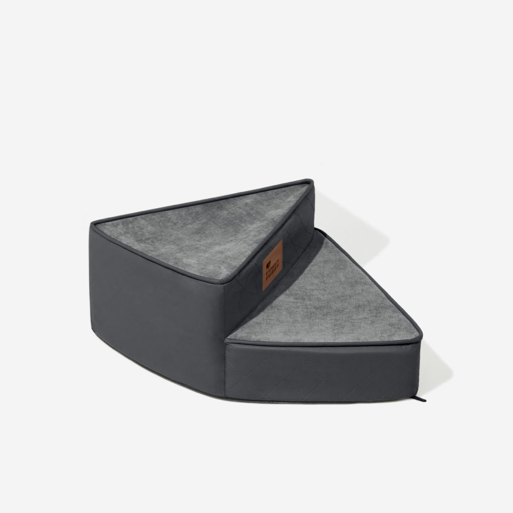 Pet stairs with water-repellent surface, ideal for spills and accidents