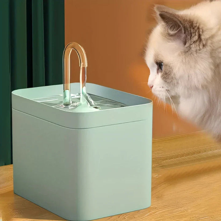 Quiet pump cat fountain featuring a 2L reservoir and LED indicator for pets