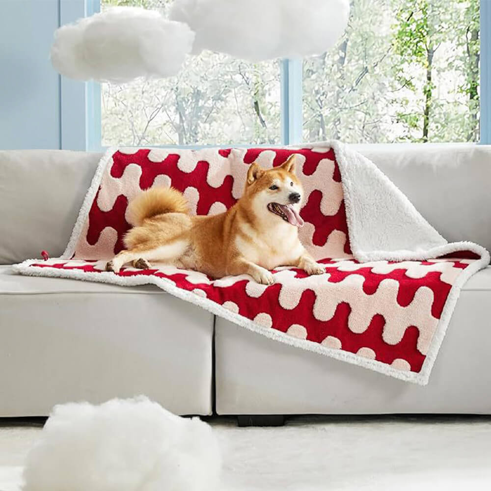 Soft sherpa fleece pet blanket, waterproof and machine washable for dogs and cats, ideal furniture protector.