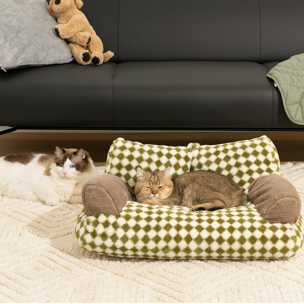 Elegant cat bed 'Vintage Diamond' with raised sides, a luxurious pet accessory