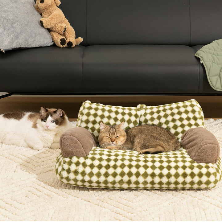 Elegant cat bed 'Vintage Diamond' with raised sides, a luxurious pet accessory