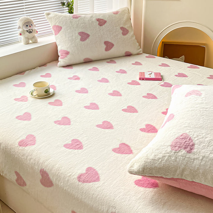 Anti-static milk velvet bedding set (fitted sheet & pillowcases) for a comfortable sleep.