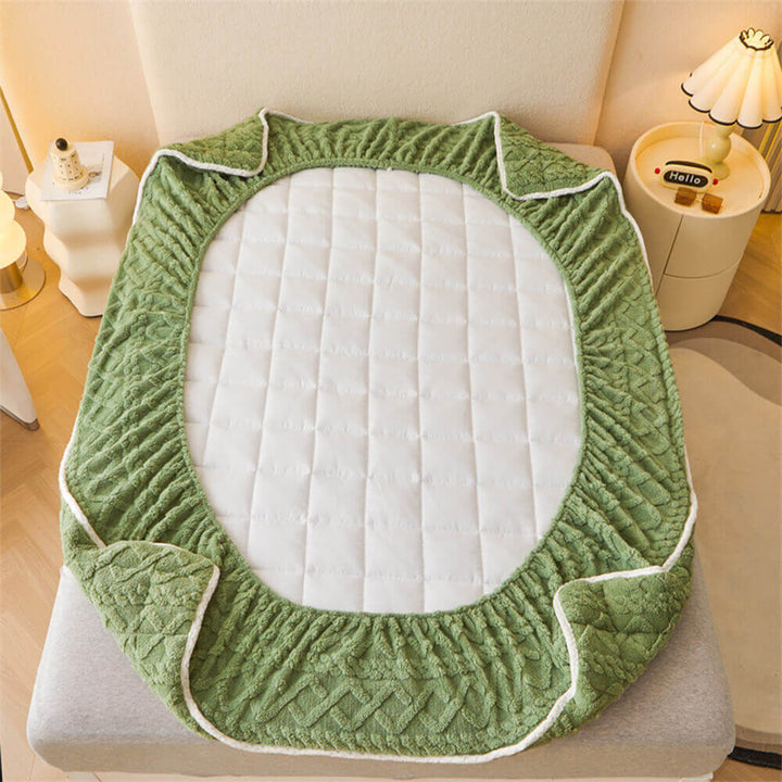 Warm fitted mattress cover, plush polyester for ultimate comfort and durability