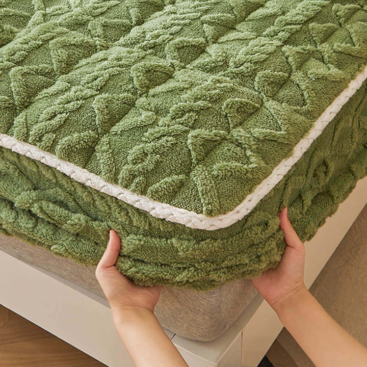 Pet friendly mattress cover, fluffy texture, washable and easy to maintain bedding