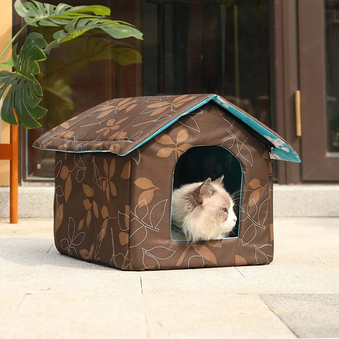 All-weather pet shelter for cats and small dogs, featuring an integrated self-warming pad.