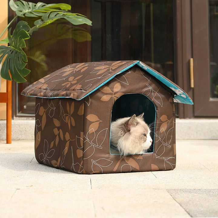 All-weather pet shelter for cats and small dogs, featuring an integrated self-warming pad.