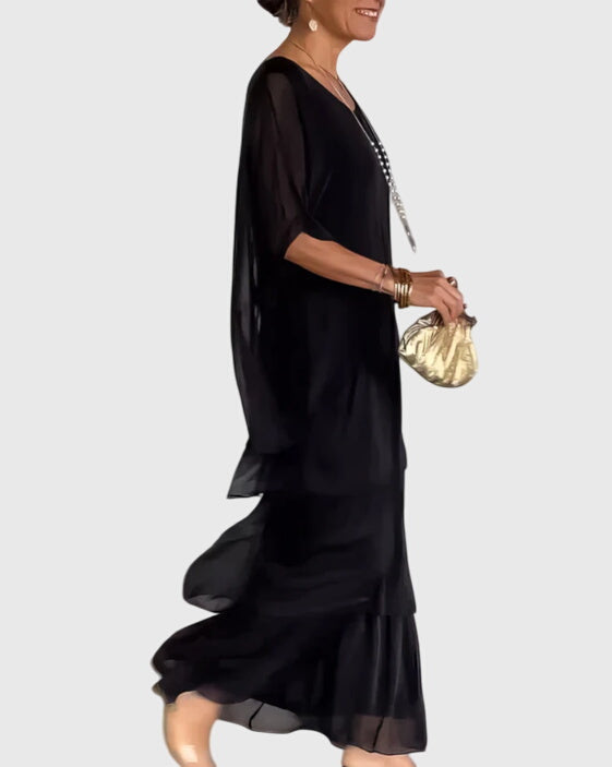 Comfortable women's boho maxi dress, abstract print, tiered and flowy, ideal for vacation.