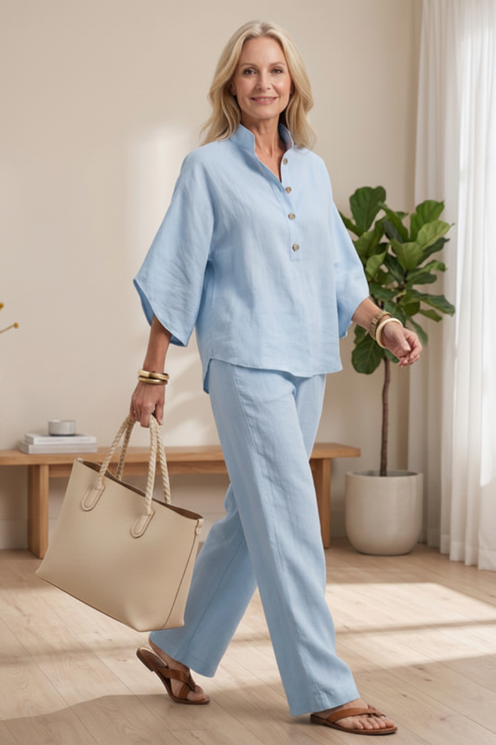 Women's casual two-piece set in a soft fabric, perfect for everyday comfort and loungewear.