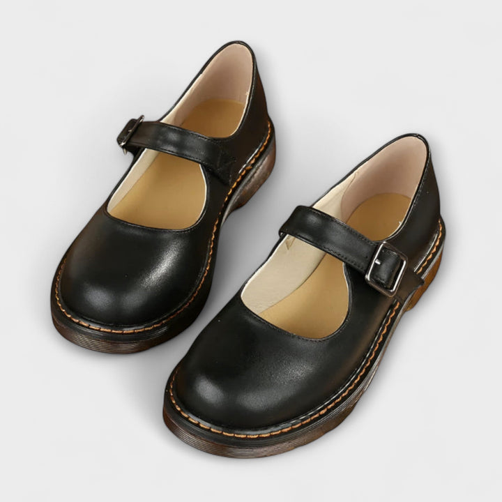 Vintage style women's Mary Jane shoes with chunky platform sole and buckle. Comfortable retro flats for women.