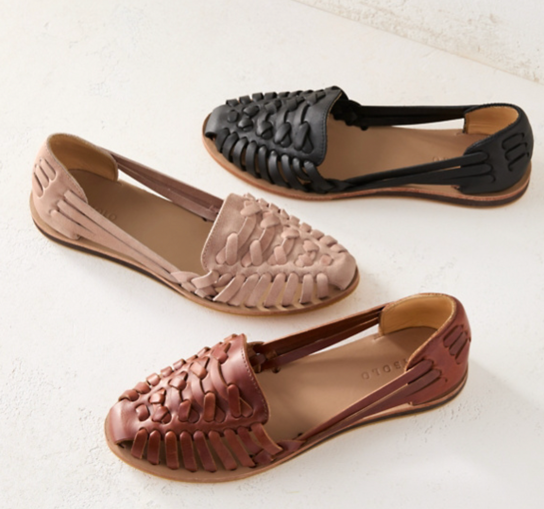 Stylish women's slip-on flat sandals. Comfortable & lightweight casual footwear perfect for summer fashion.