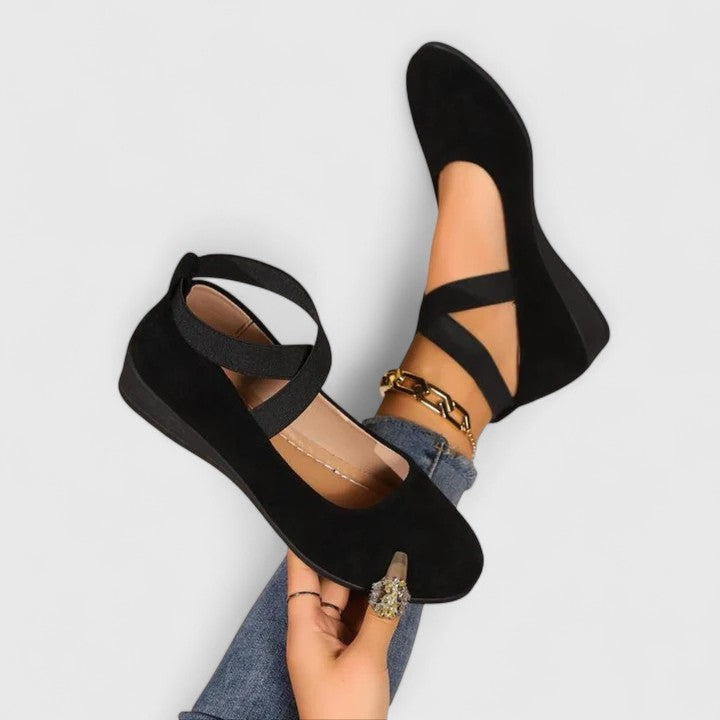 Women's cushioned slip-on orthopedic shoes, offering comfort & foot support for casual wear. Versatile footwear.
